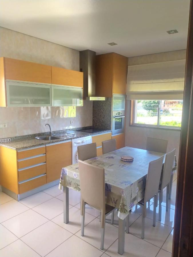 Bela moradia T3, solarenga e espaçosa - Chambres d’hôtes Labugueira
