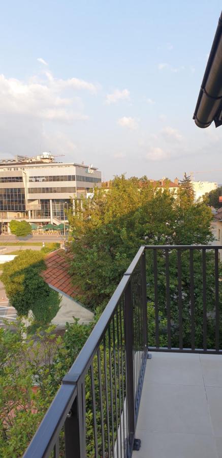 R-RESIDENCY DELUXE Bl - B&B