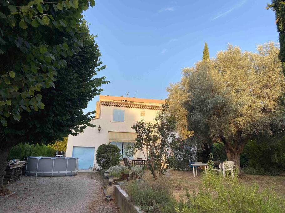 maison avec vue à la penne sur huveaune - B&B