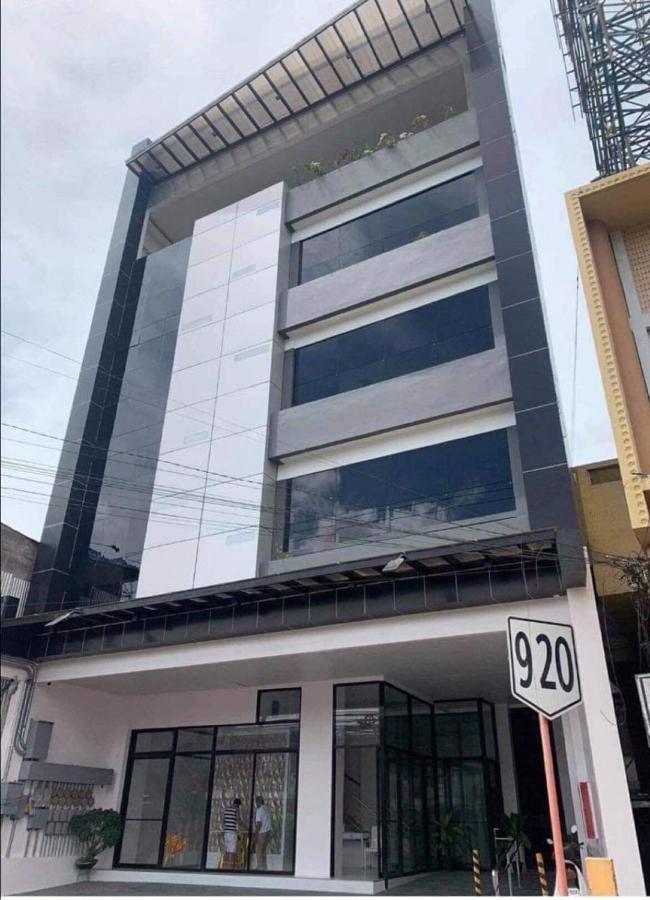 B&B Davao City - Quirino Hub hotel room with Netflix (402-b) - Bed and Breakfast Davao City