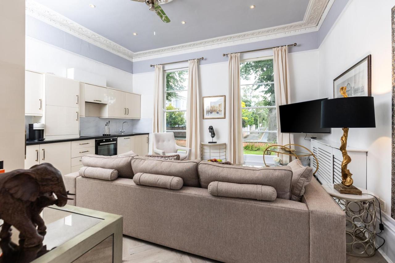 10 Sydenham - By Luxury Apartments - B&B Cheltenham