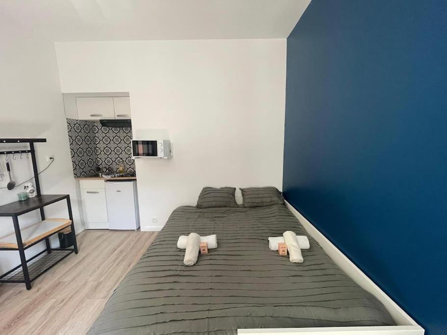 B&B Asnières-sur-Seine - Direct access to Paris & the Champs-Elysees - Bed and Breakfast Asnières-sur-Seine