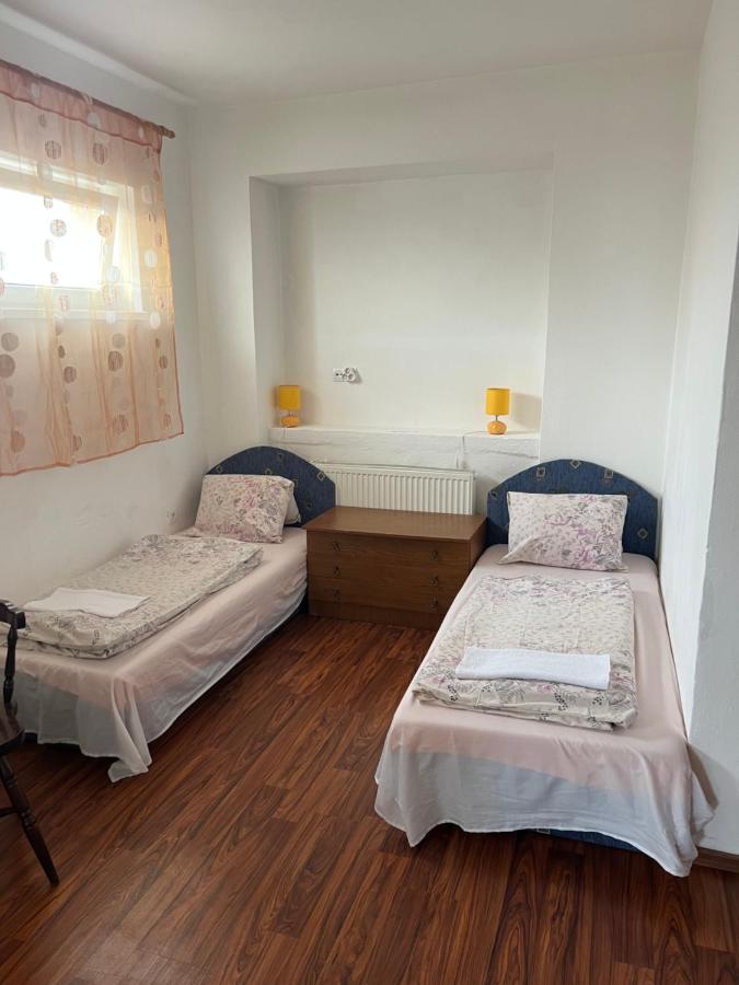 Camera Budget Doppia con Letti Singoli