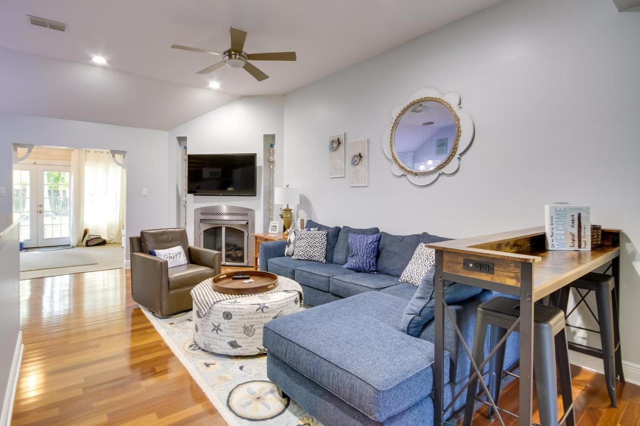Ocean Springs Home with Fire Pit and Game Room! - B&B