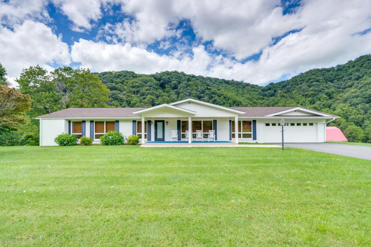 Near Hiking Home with Trout Stream in Bakersville! - B&B Bakersville