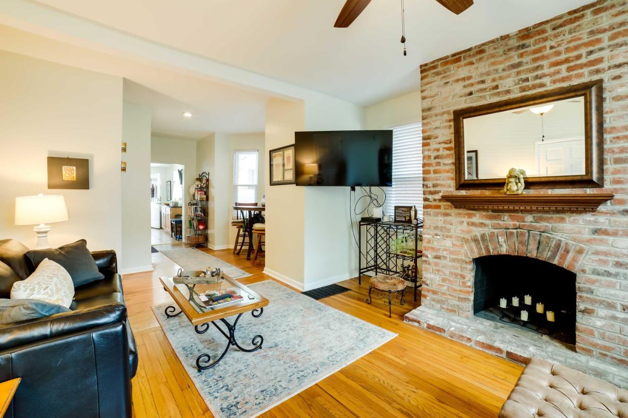 Walk to Walnut St Shadyside House with Deck - Bed and Breakfast