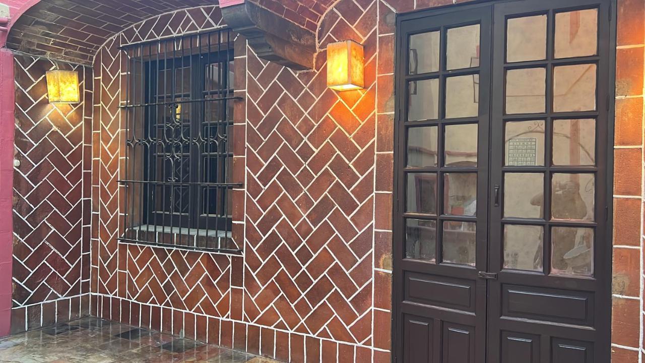 Catedral 304 - B&B Puebla City