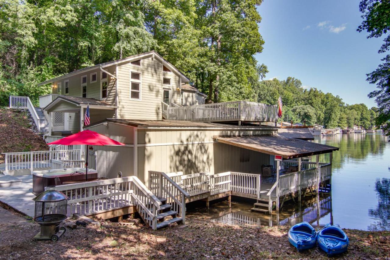 B&B Lake Lure - Lovely Lake Lure Retreat with Hot Tub and Boat Dock! - Bed and Breakfast Lake Lure