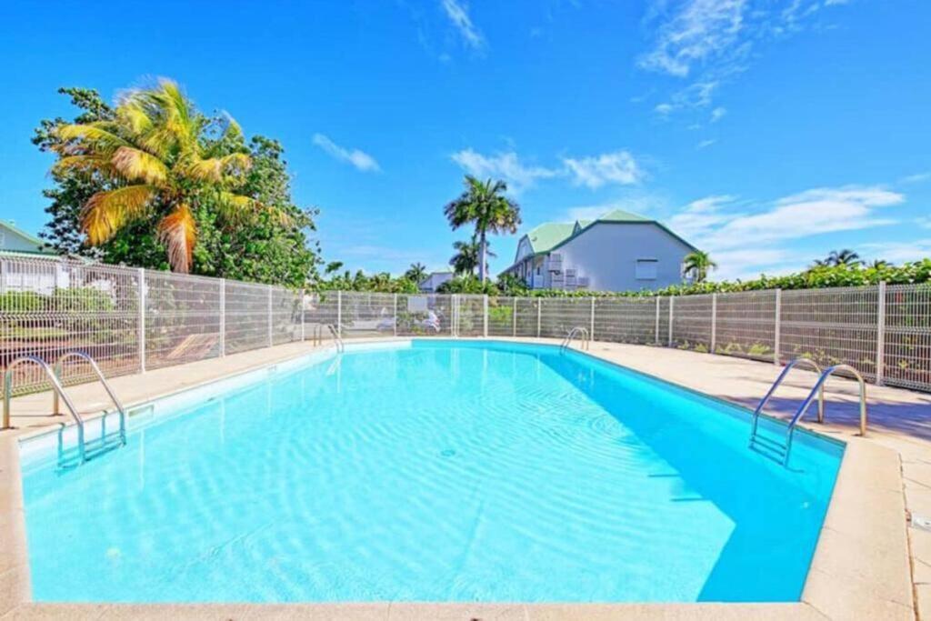 Casa Hibiscus, beach and pool, Orient Bay - B&B