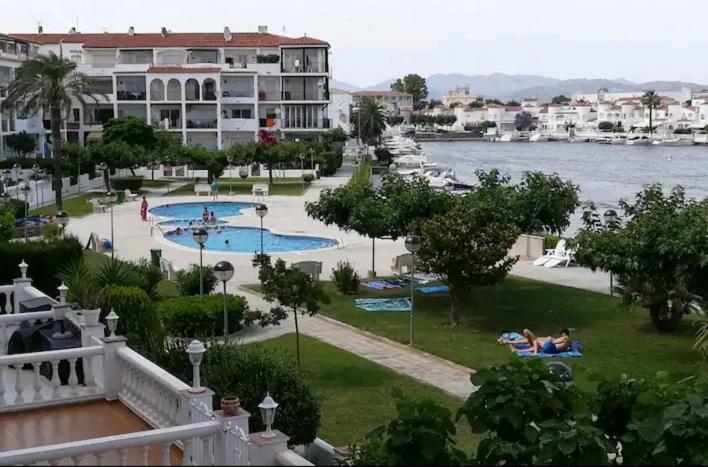 2 habitacions, aire fred i calent, piscina, parking - B&B