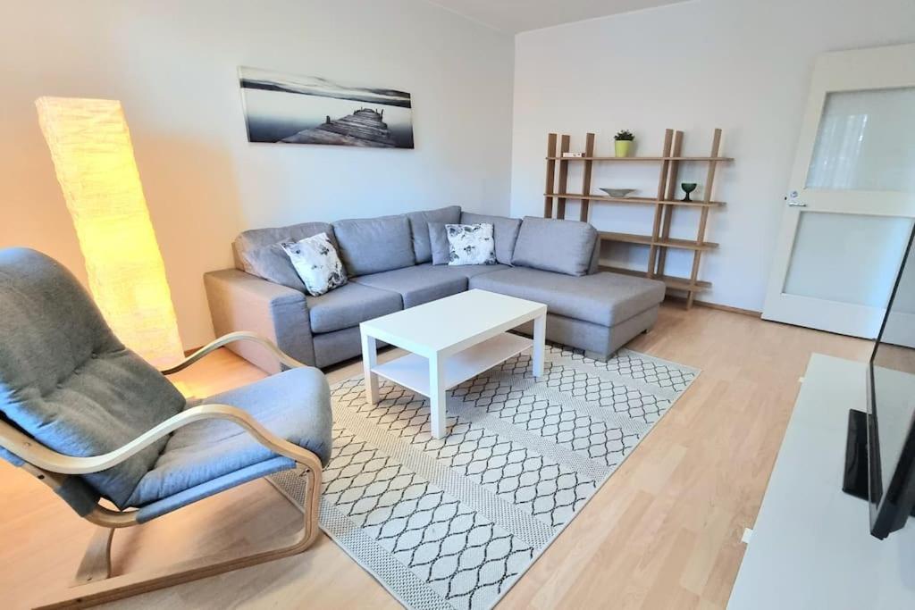 Tilava kolmio upealla järvinäköalalla 3h+k - B&B