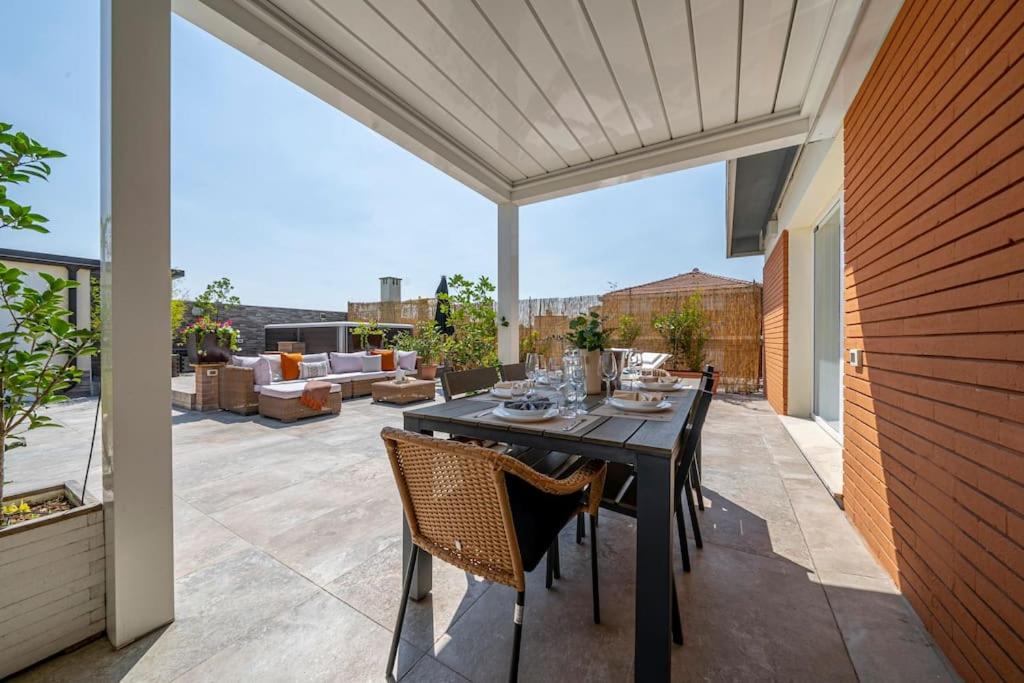 [Via Indipendenza] – Attico di lusso con Piscina - B&B Bologna