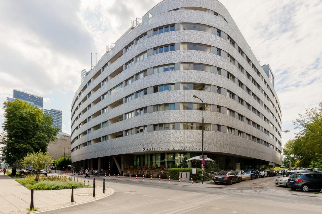 Deluxe Apartment Wronia 45 with AC, Parking & Balcony by Renters Prestige - B&B