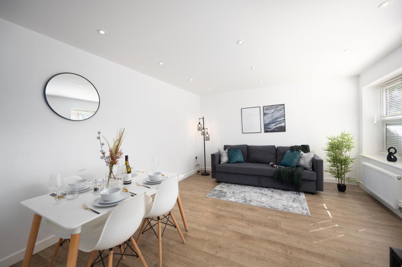 B&B London - Contemporary 2-Bedroom Apartment - Bed and Breakfast London