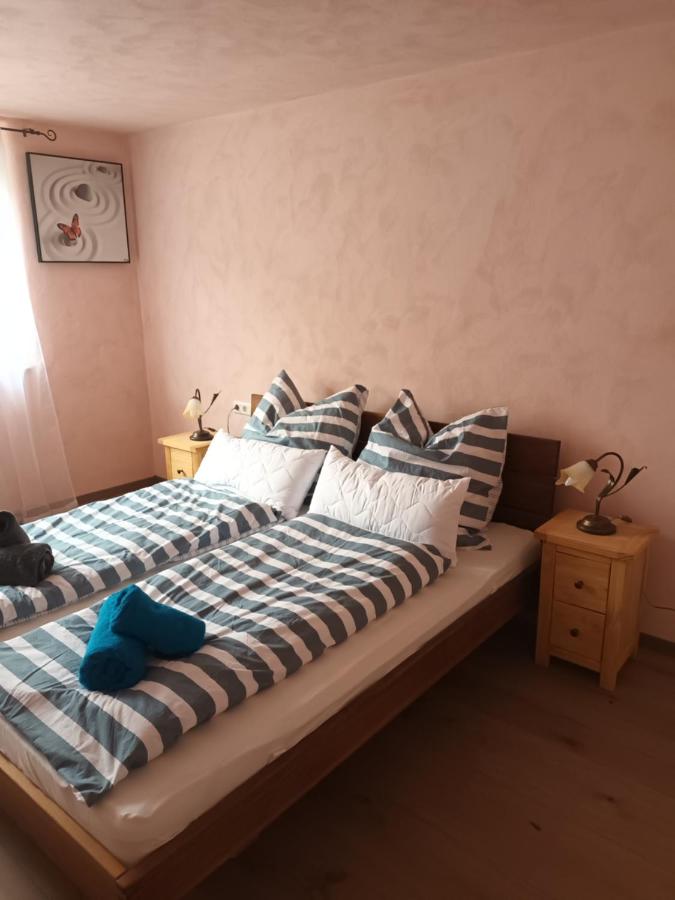 Tweepersoonskamer met 1 of 2 Bedden en Eigen Badkamer