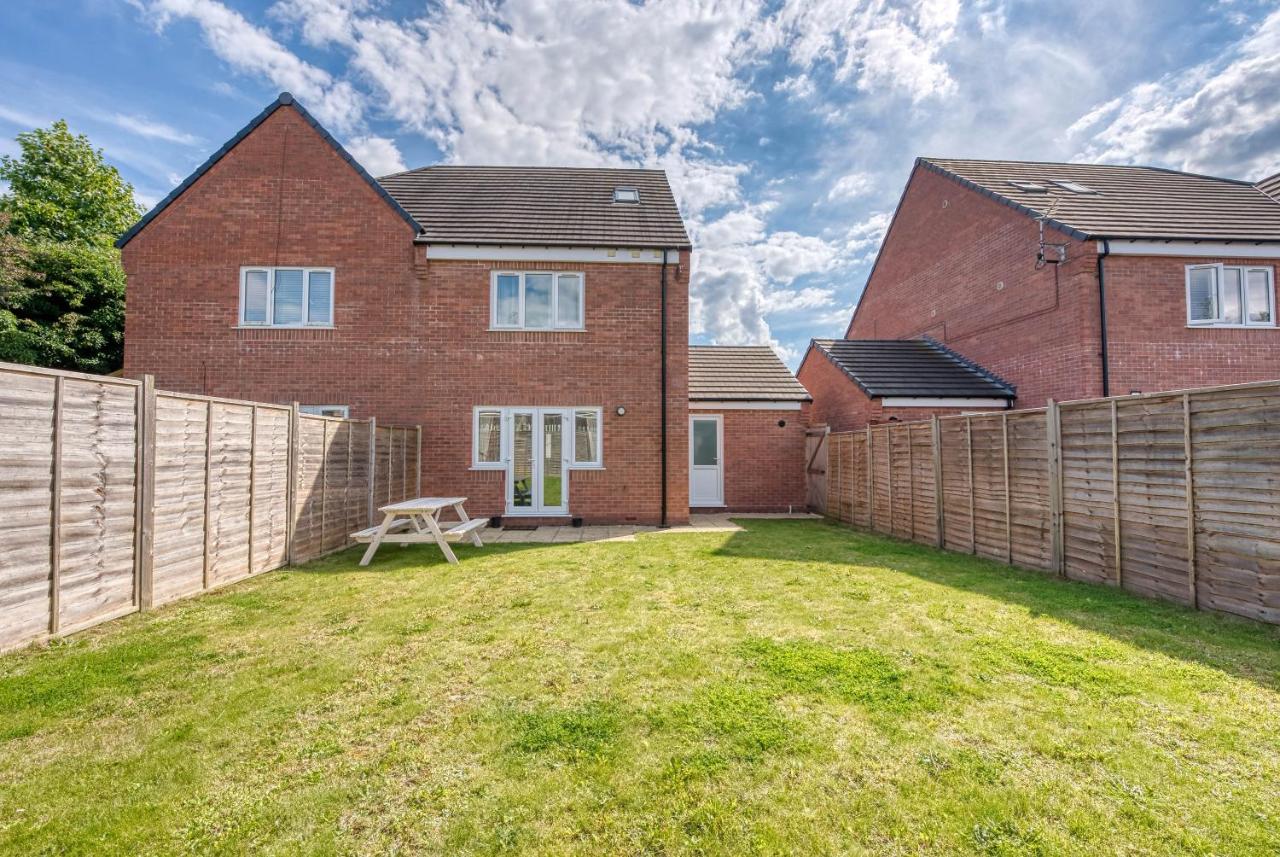 Luxurious Birmingham Home Private Parking WiFi - near to NEC and QEH - B&B
