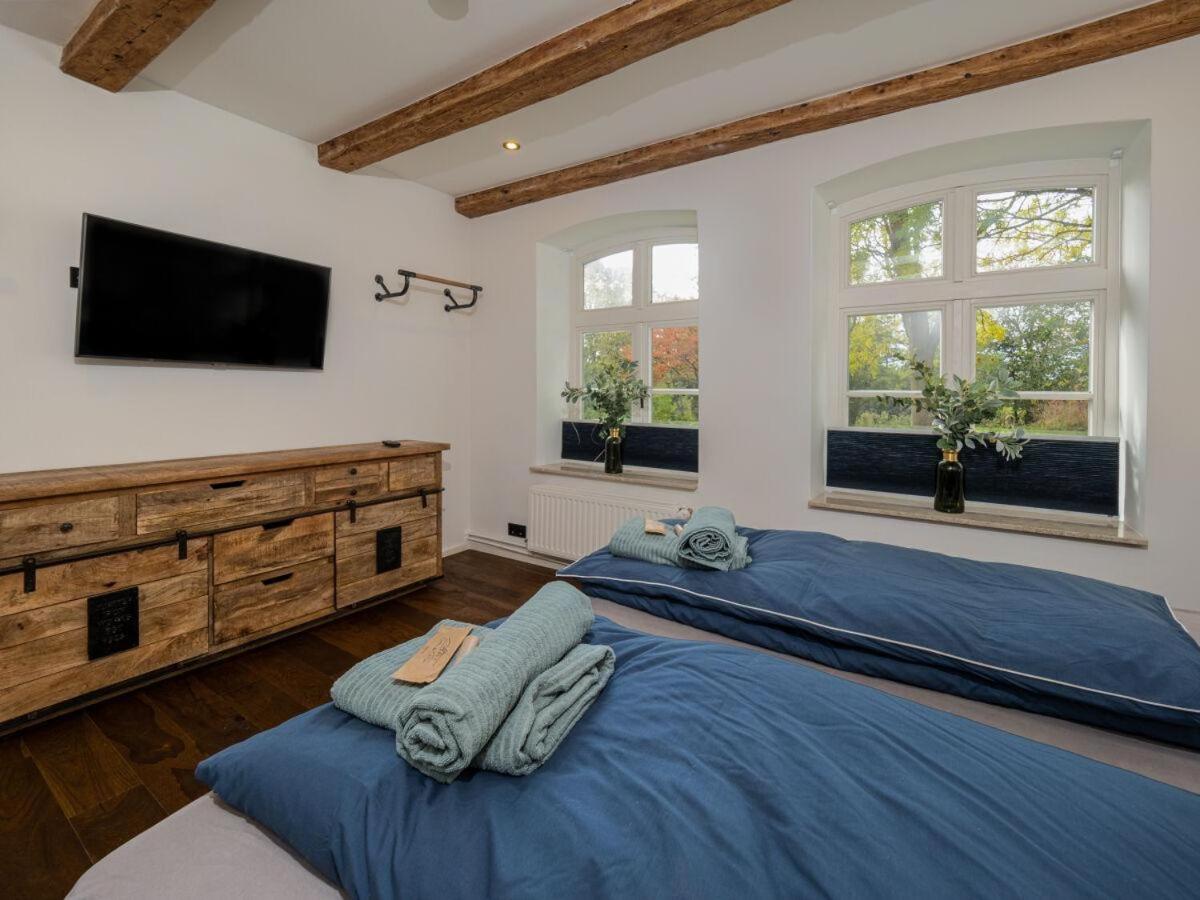 One-Bedroom Apartment with Shower