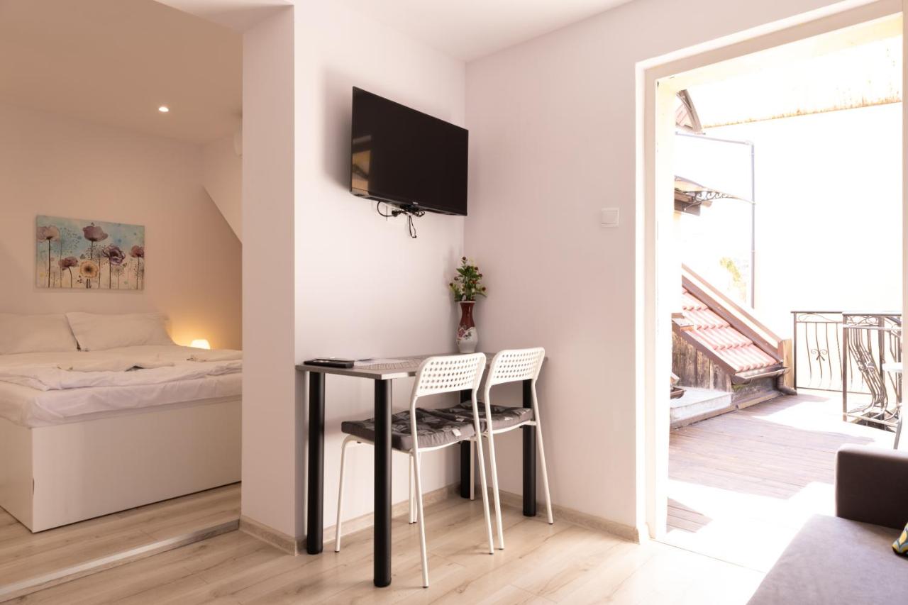 Apartment with Garden View (5)