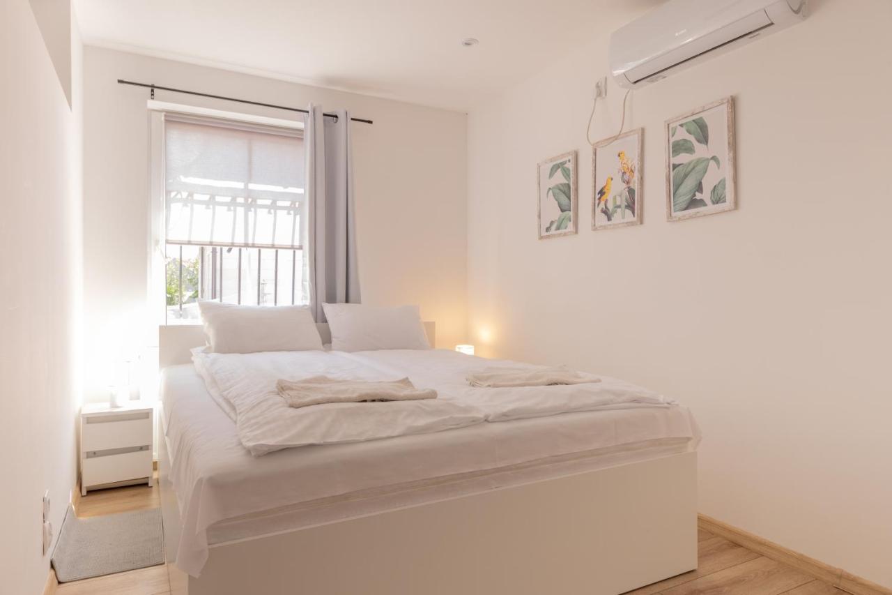 Family Room with Balcony (7)