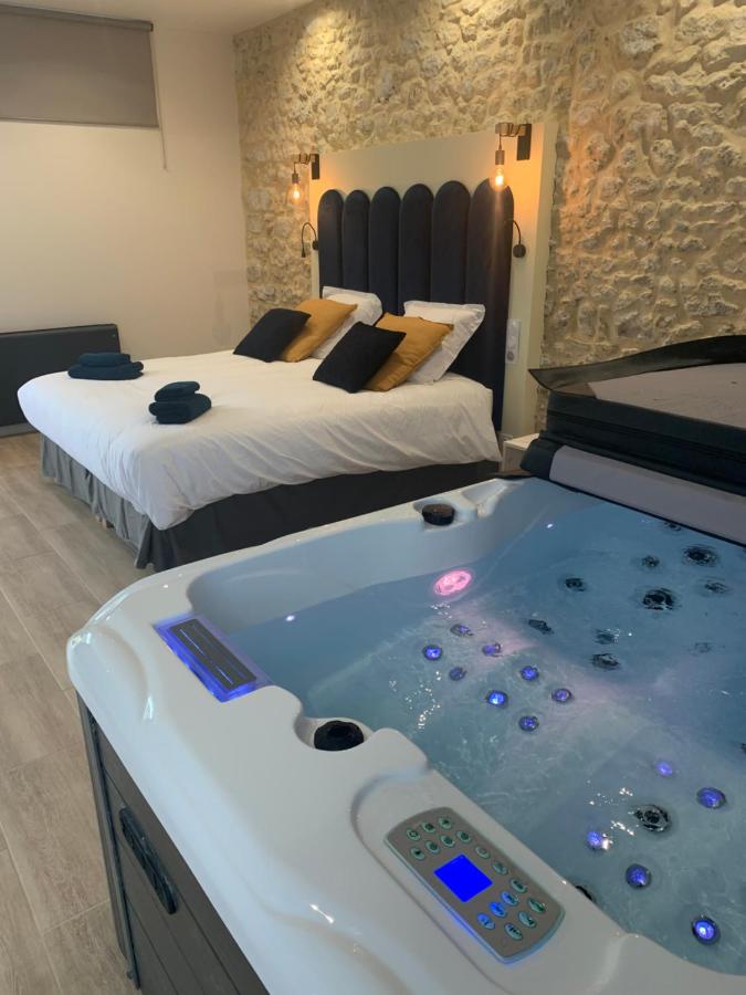 Suite with Hot Tub