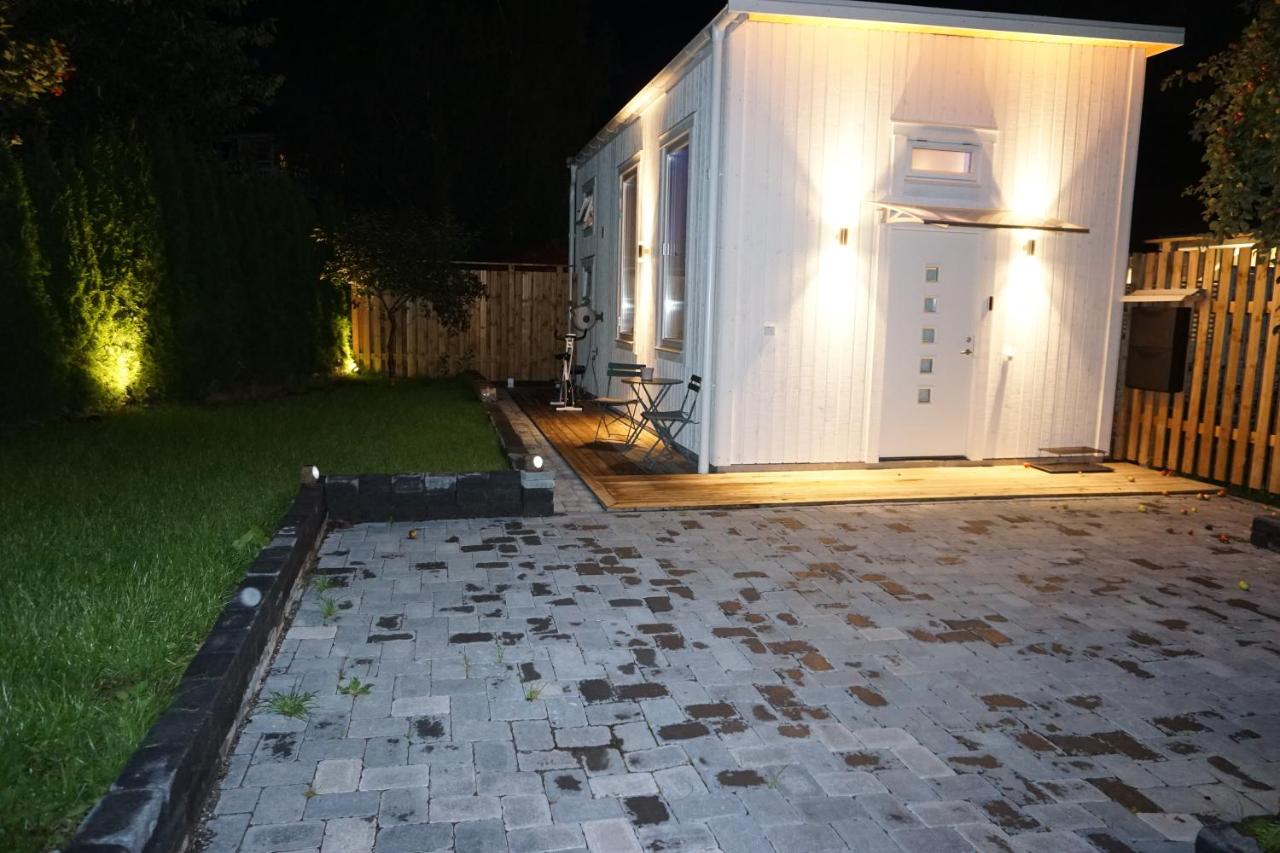 Fresh happy little house, 35 m2 IN Täby - Bed and Breakfast Stockholm