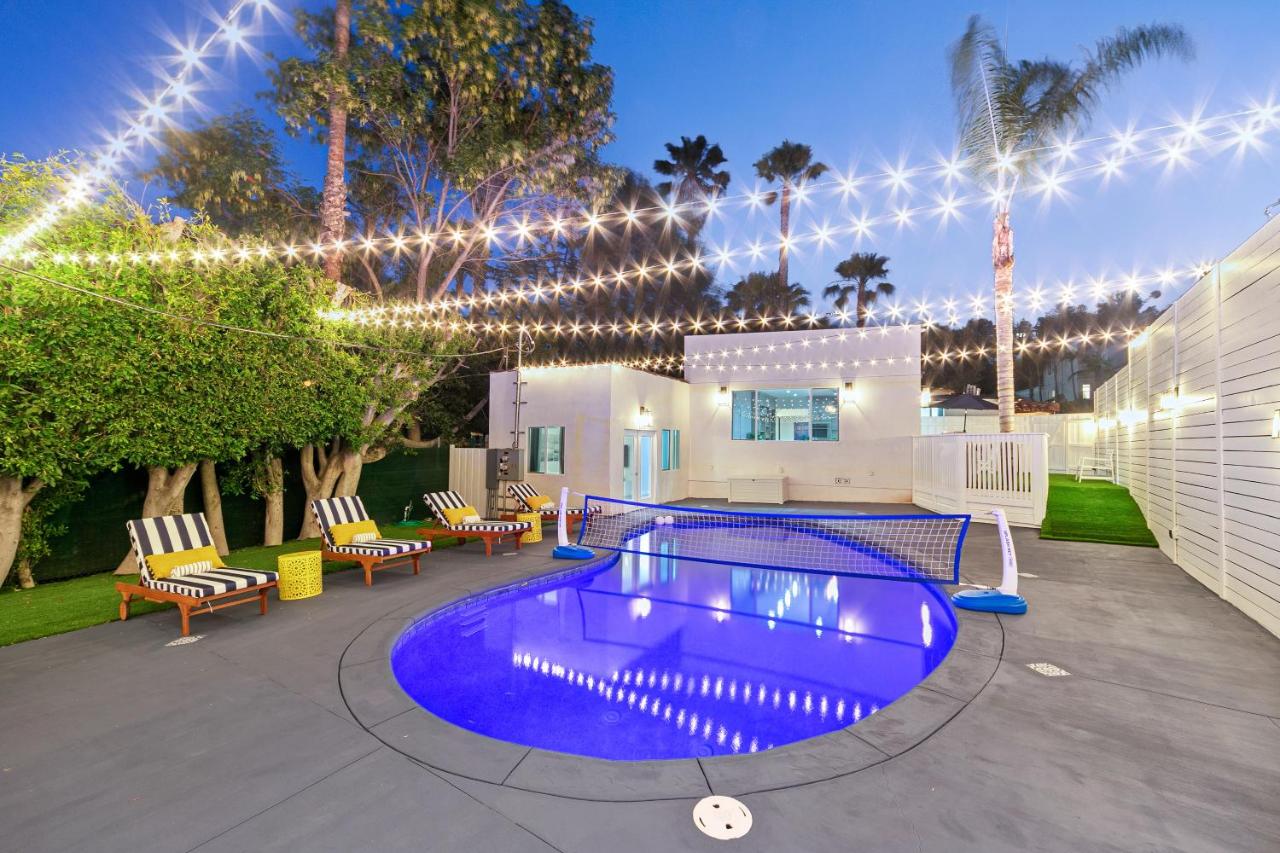 Studio City Contemporary Villa with Pool Sleeps 10 - B&B