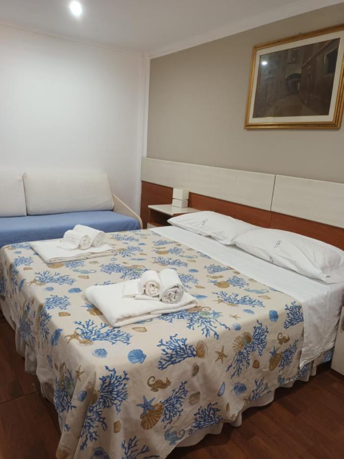 Vierpersoonskamer met Badkamer