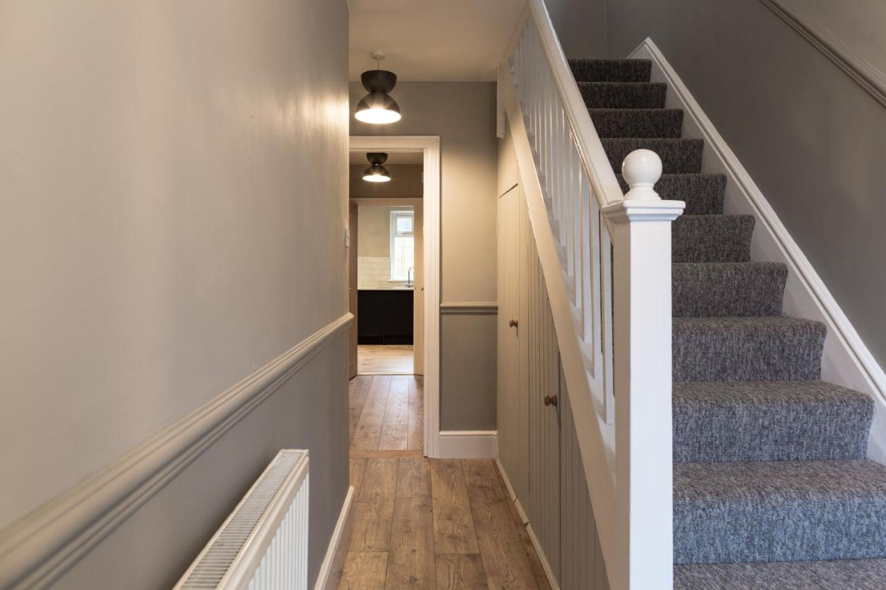 Comfortable 5-Bedroom House in Cheltenham - B&B