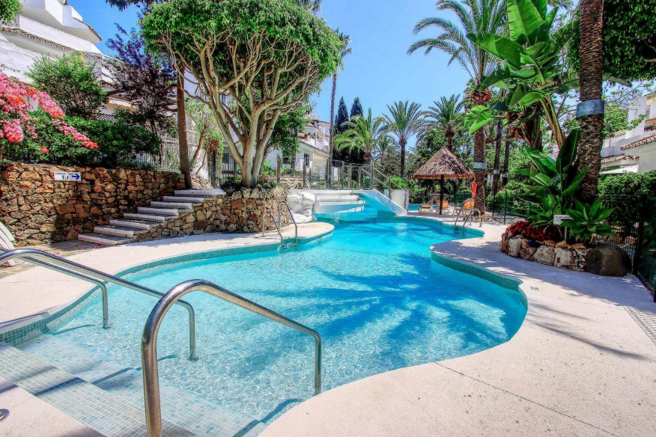 1108 Beachfront 2 apartments with roofterrace 80mtrgt beach 3 pools - Bed and Breakfast