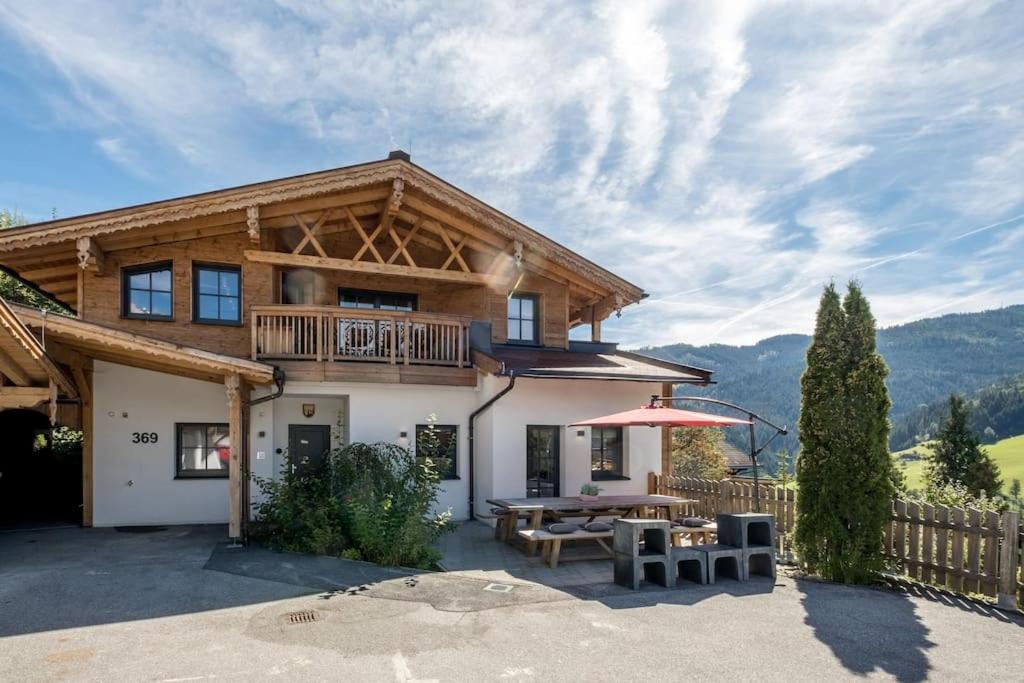 Tauernhaus Sonnblick Top 1 - 13p - 5 kamers - luxe - sauna - uitzicht - B&B Mühlbach am Hochkönig