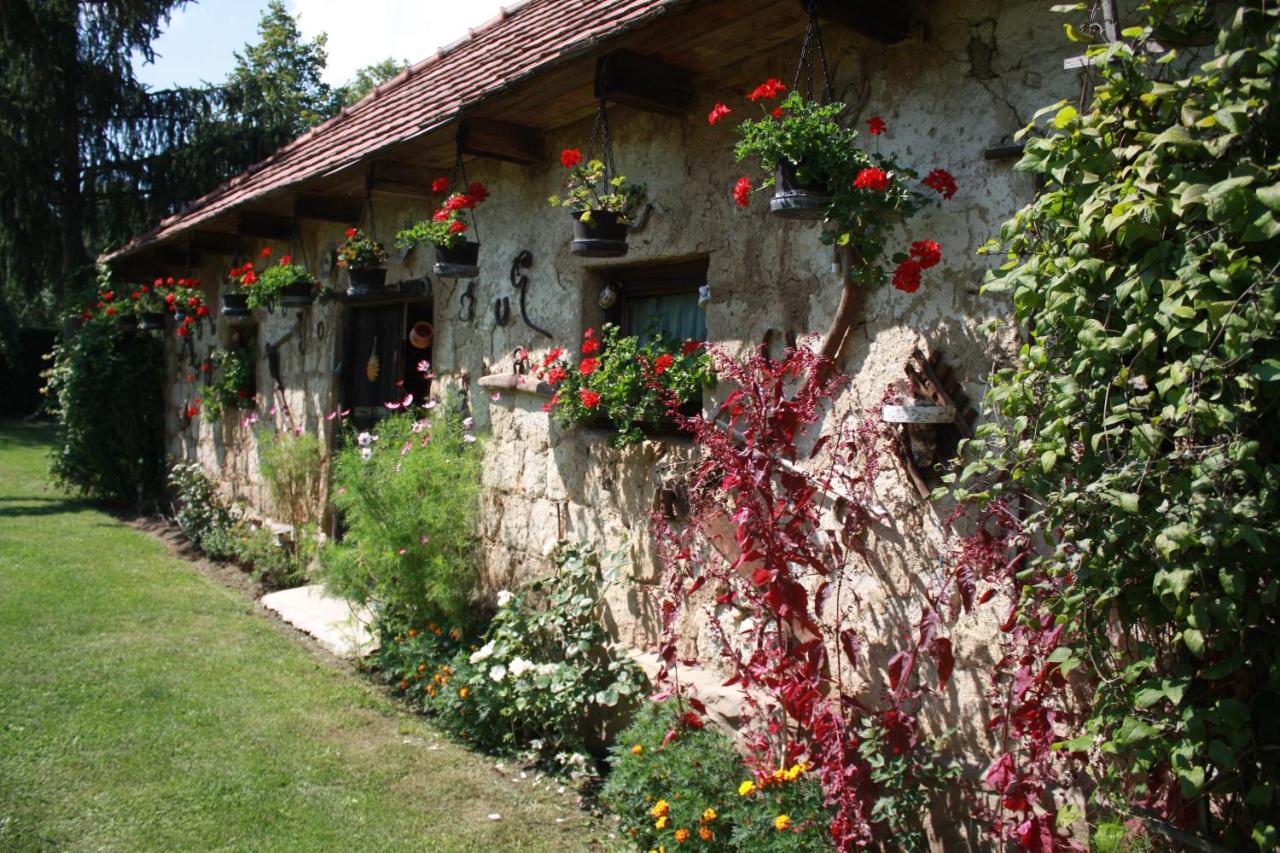 Szarvaskő Szérűskert vendégház - B&B