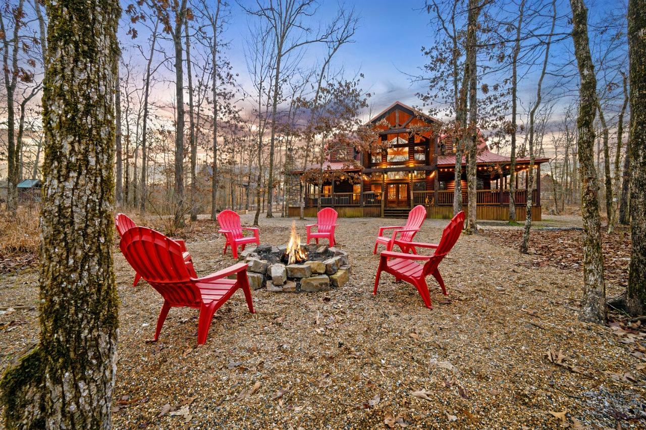 B&B Broken Bow - Serene 4BR Cabin in Broken Bow with Wi-Fi and TV - Bed and Breakfast Broken Bow