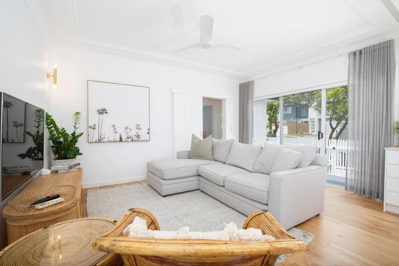 Blissful Merewether Beach Cottage - A Coastal Gem - B&B