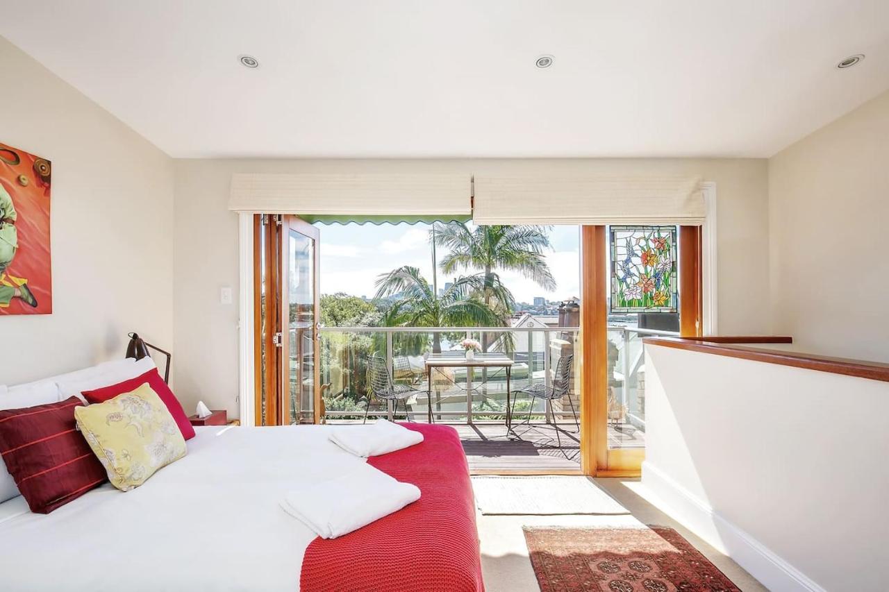 B&B Sydney - Elegant Vintage Terrace with Harbour Bridge Views - Bed and Breakfast Sydney