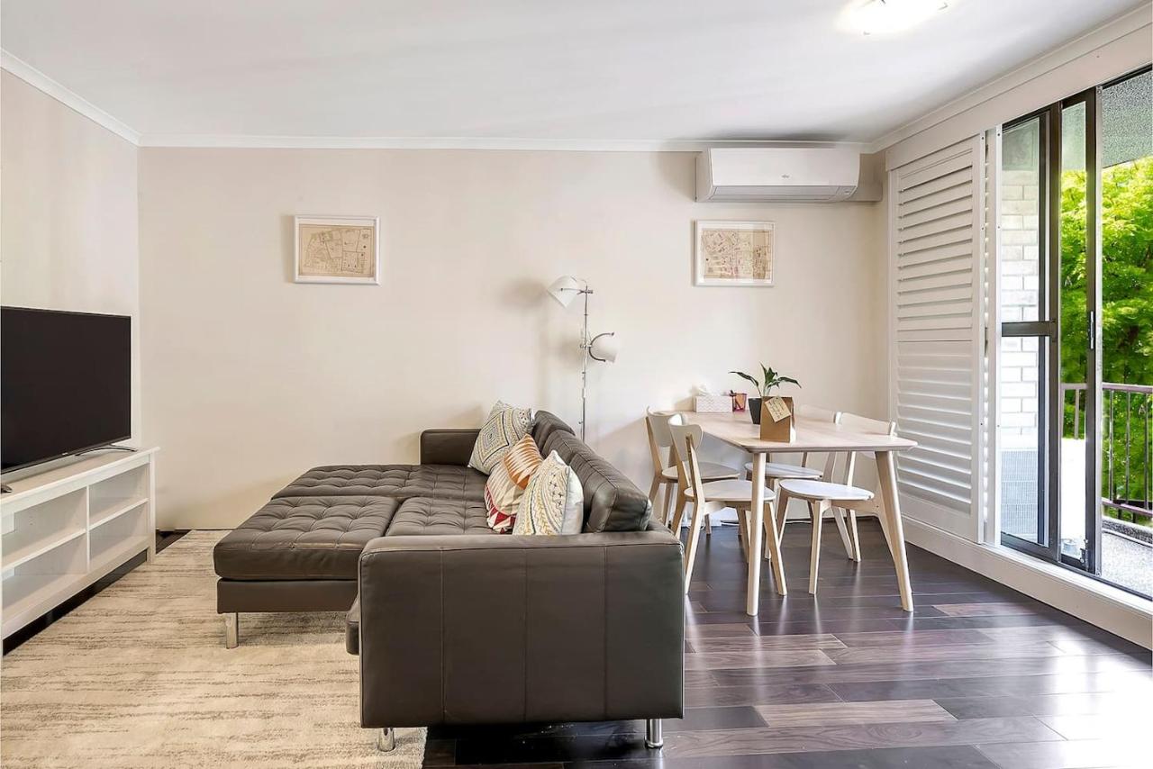 Chic Surry Hills Style with Parking - B&B