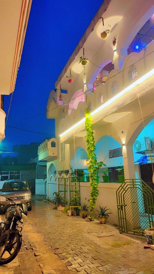 Manavi Home Stay - B&B Mathura