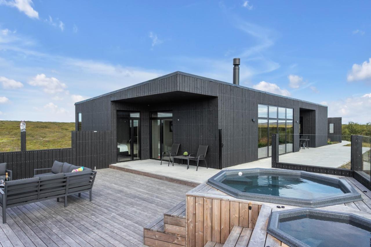 Luxurious 4BR Summerhouse with Hot Tub and Sauna - B&B