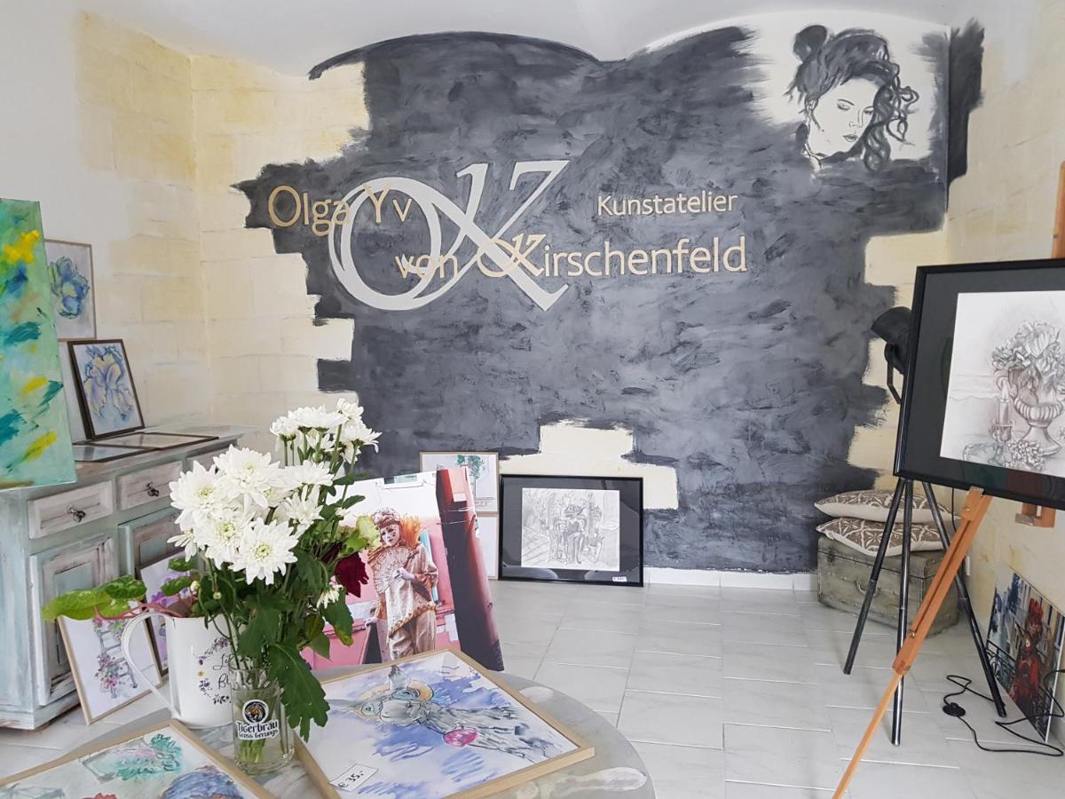 Kunst Apartment im Schwalbenhaus - B&B Spitz