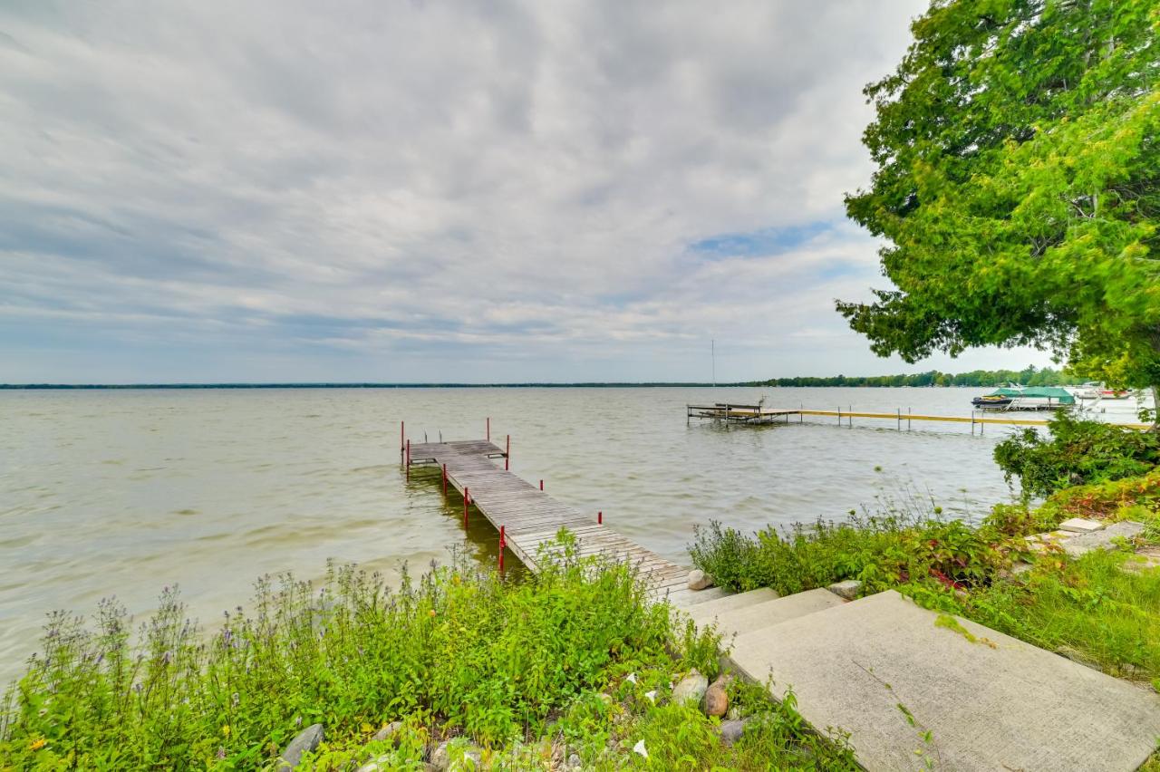 Lakefront Michigan Abode with Deck and Fire Pit! - B&B Cheboygan