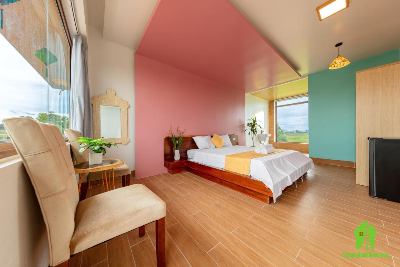 Kamer met Kingsize Bed en Uitzicht op de Bergen