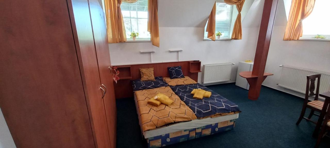 Dreibettzimmer mit Bergblick