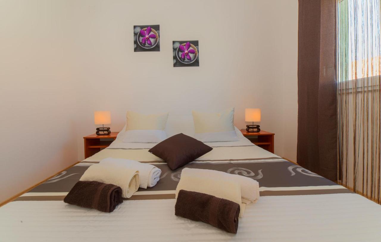 One-Bedroom Apartment with Balcony