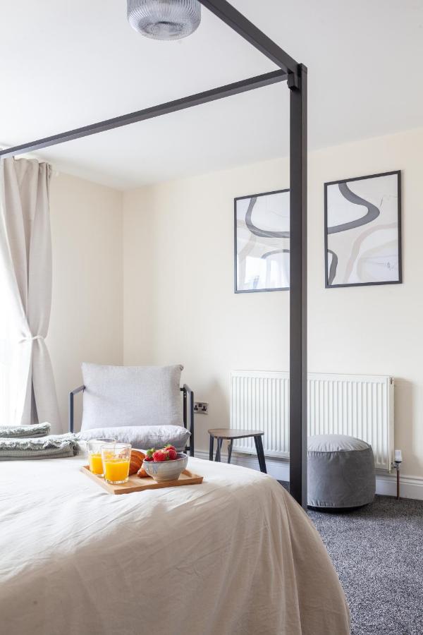 Arte Stays Serviced Houses Stratford - 3 Bedrooms 2 Bathrooms Houses London, Stratford, Maryland, Free Parking, Garden, Weekly or Monthly Stays - up to 8 guests - B&B Londra