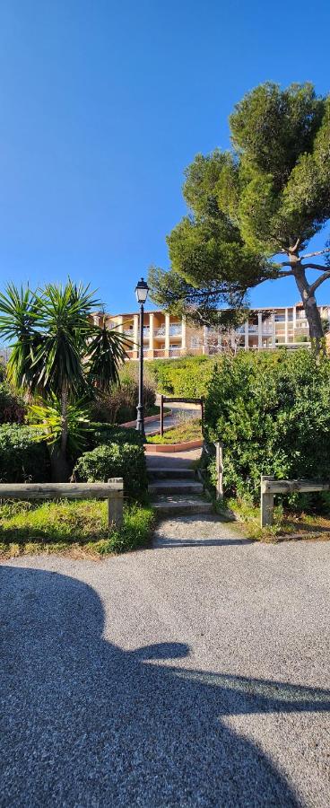 Vue exceptionnelle sur la mer et le Cap Estérel - B&B