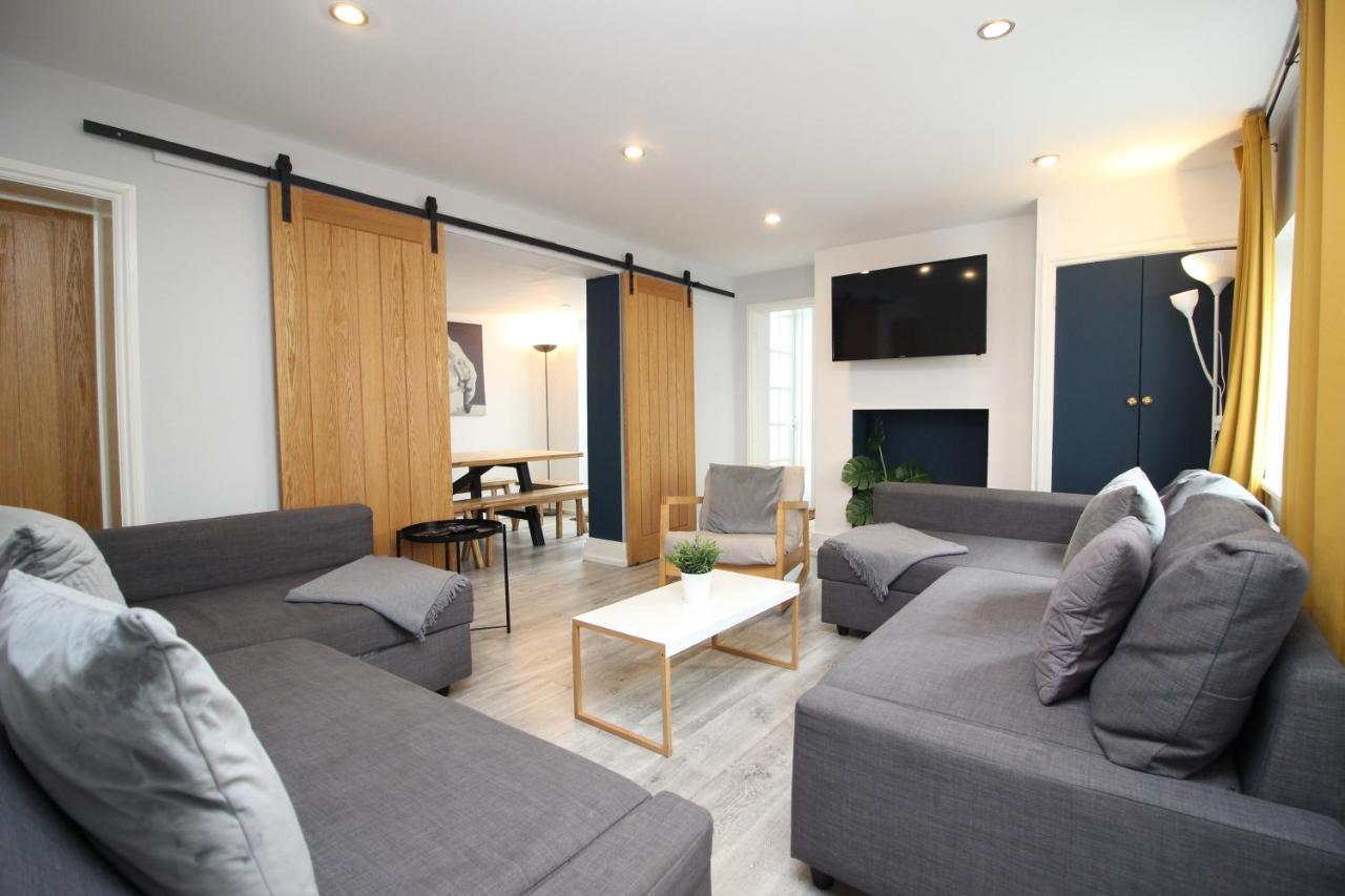 B&B Cheltenham - * Stylish House, Sleeps 14, Town Location, Parking * - Bed and Breakfast Cheltenham