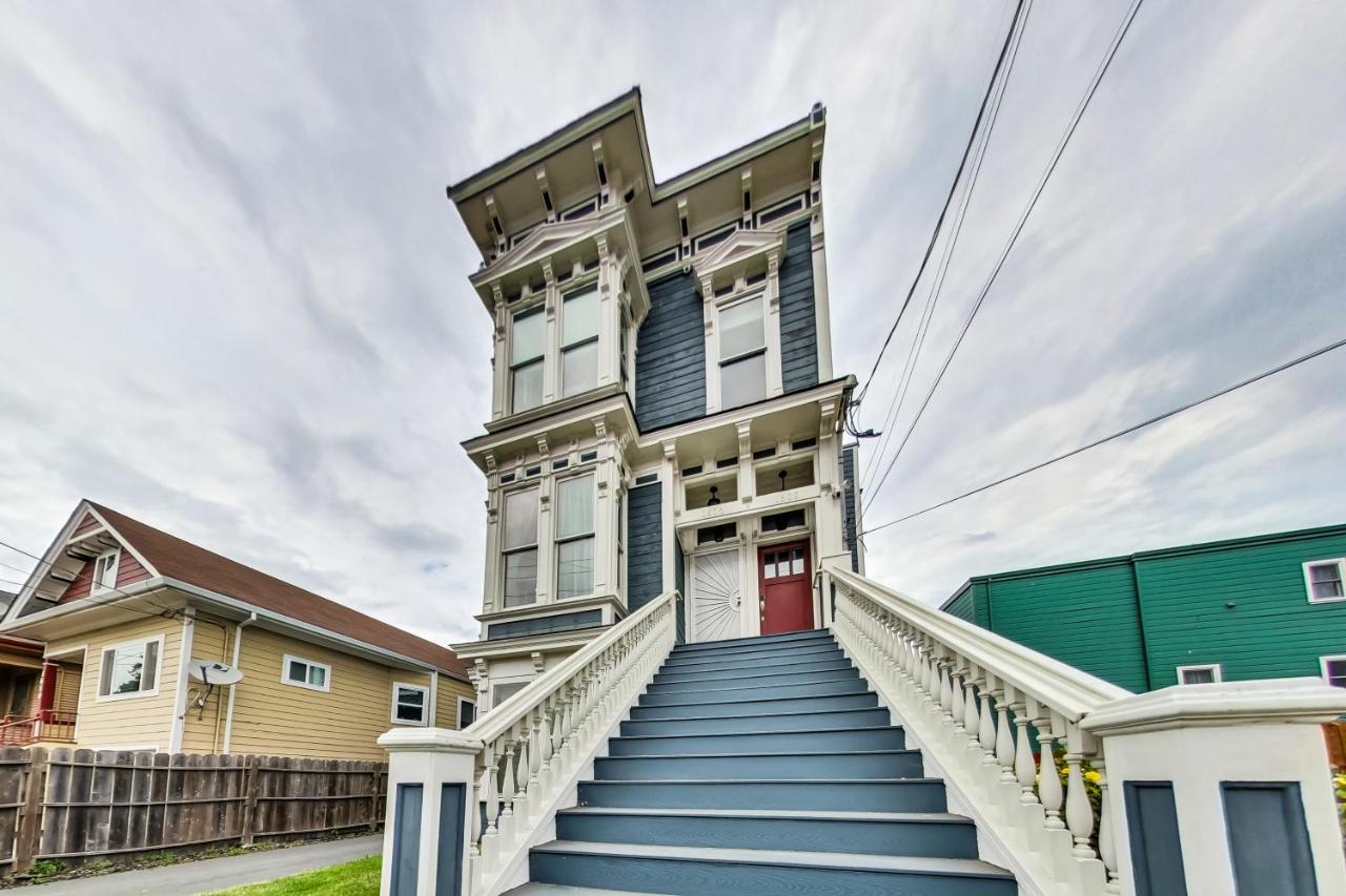 West Oakland 3br2ba top floor flat ideal for bus - B&B Oakland