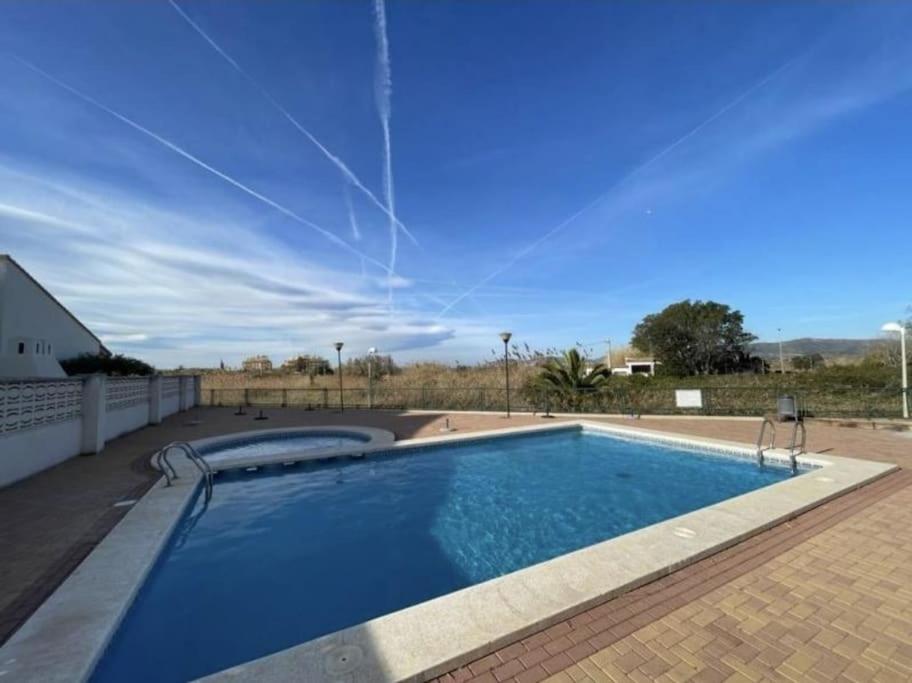 Apartamento junto al mar con WiFi y piscina - Chambres d’hôtes