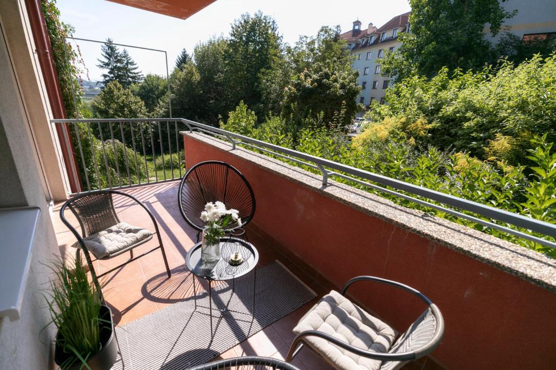 B&B Banská Bystrica - ALURE RESIDENCES 2 & 24h self check-in with garage - Bed and Breakfast Banská Bystrica