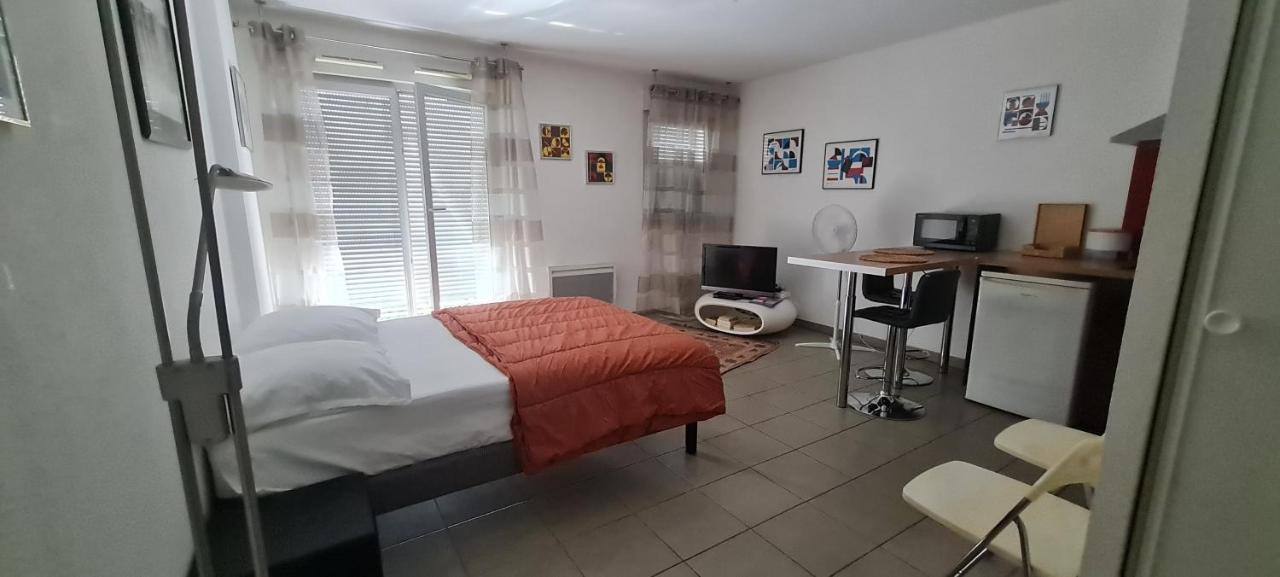 B&B Villeurbanne - Beau studio tout confort au calme avec parking . - Bed and Breakfast Villeurbanne