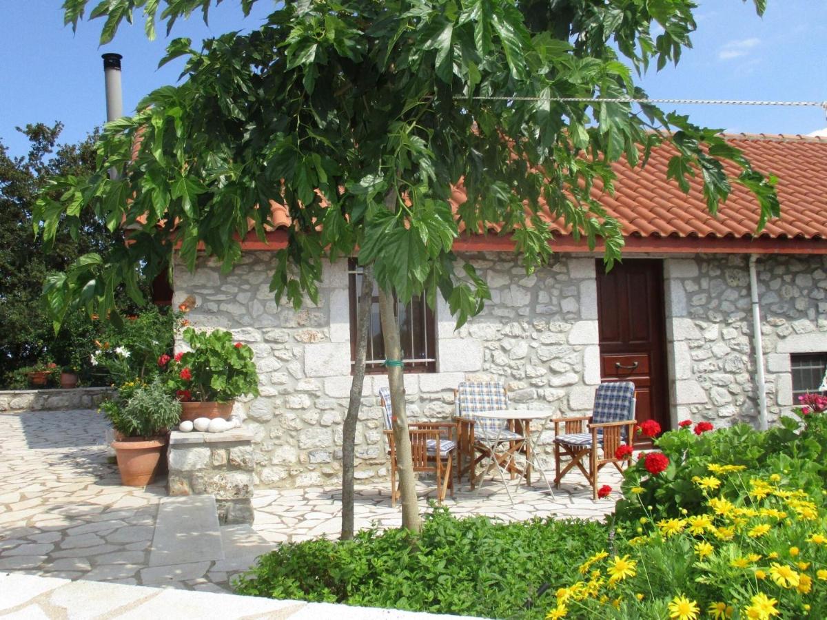 B&B Peletá - Welcoming Holiday Home with Garden in Leonidio - Bed and Breakfast Peletá